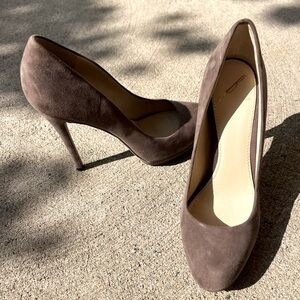 B Brian Atwood suede pumps size 7 1/2